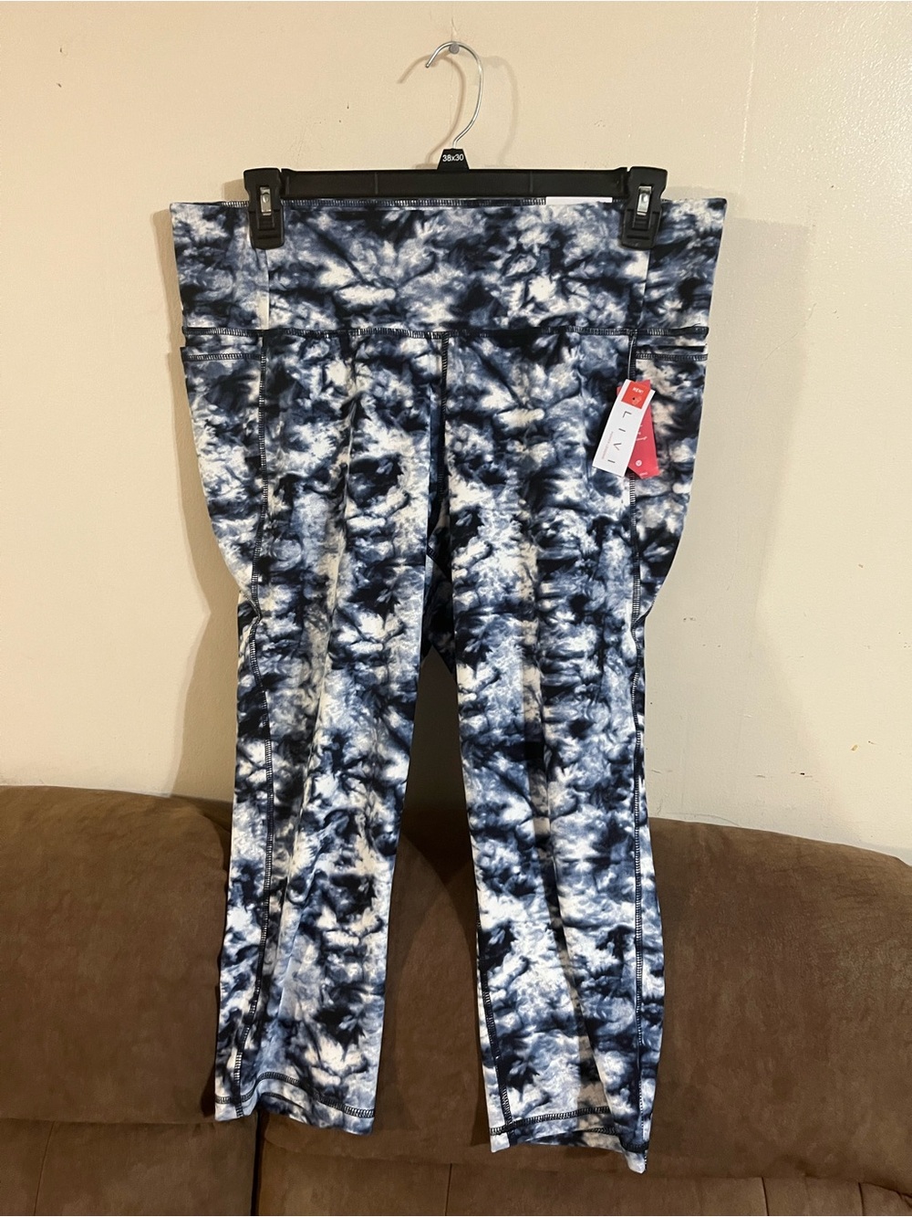 NWT Livi by Lane Bryant Tie Dye Cropped Active Leggings With Pockets Size 18/20